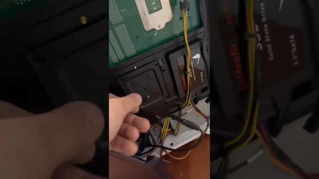 Сборка ПК - как установить SSD ? смотреть онлайн