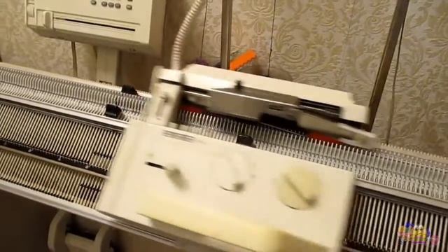 Вяжем разноцветные полоски смотреть онлайн