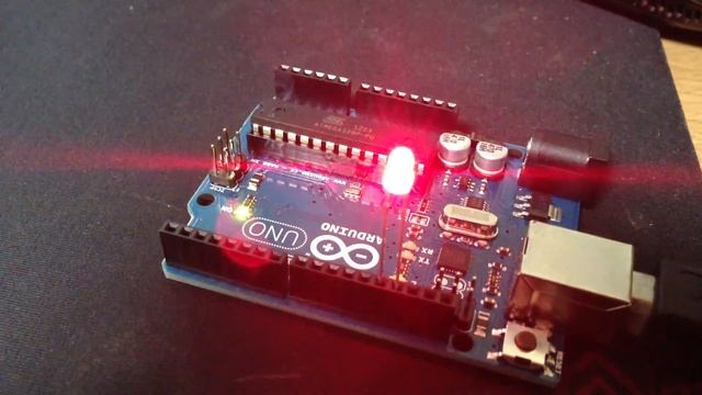 Arduino UNO - Blink sketch. смотреть онлайн