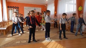 поплакала і знов фіалка розцвіла