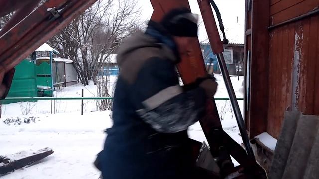 планировочный нож на ковш трактора ЮМЗ. completion of the excavator bucket смотреть онлайн