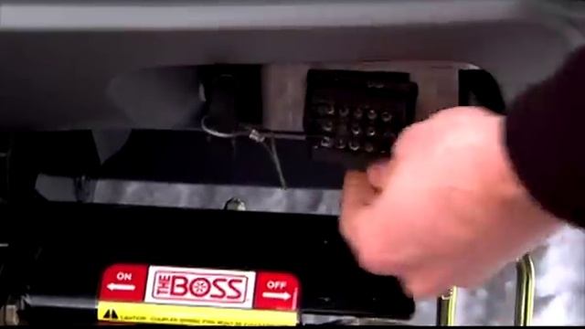 How to Attach your BOSS Power V Snowplow смотреть онлайн