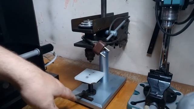 Пресс для горячего тиснения. И еще кое что. смотреть онлайн