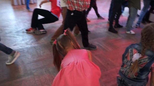 Танцы и Морская волна замри) Лиля и Слава смотреть онлайн