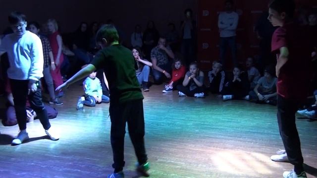 2DCLUB10 Брейк данс. Breaking ТОП16 2x2. Рони и Air Витя смотреть онлайн