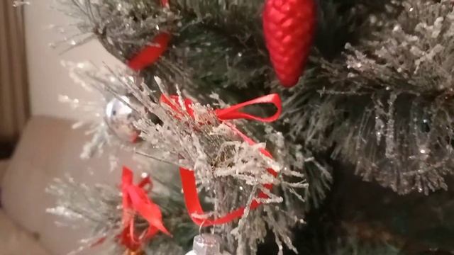 Влогмас: DIY Новогодняя композиция своими руками? Наряжаем елку на 2022 смотреть онлайн