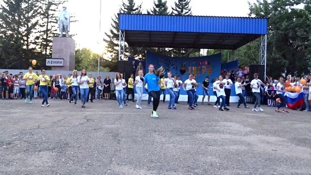 Танец сборной 8-х классов на Дне тигра-25.09.15г.(авт.И.Жабский) смотреть онлайн