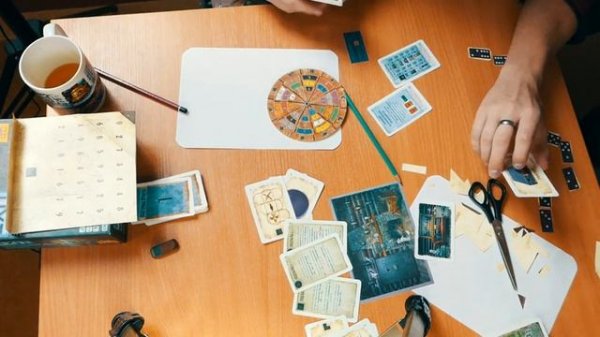 Играем в "EXIT КВЕСТ Заброшенный дом" - настольную игру-квест! | Летсплей Exit the Game