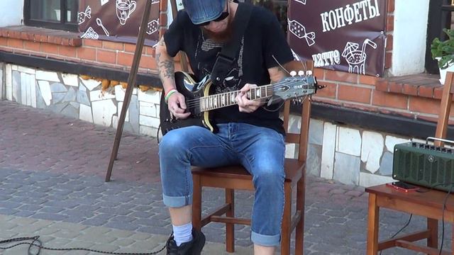 Мастер-ГИТАРИСТ выдает классную импровизацию!!!
