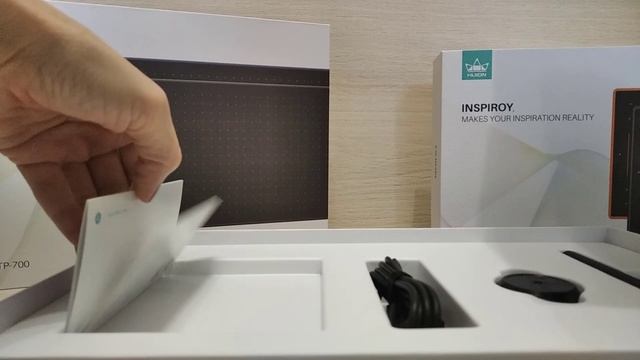Обзор трех графических планшетов Huion серии Inspiroy: RTS-300/ RTPM-500/ RTP-700 смотреть онлайн
