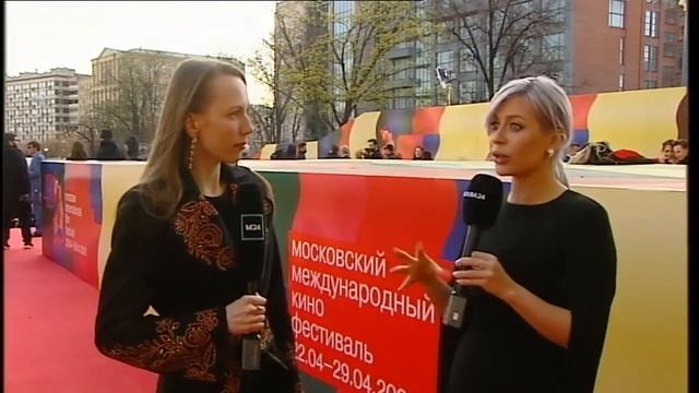Красная ковровая дорожка закрытия 43-го ММКФ смотреть онлайн