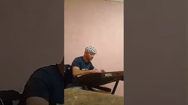Матчинскый красиво играет в пианино смотреть онлайн