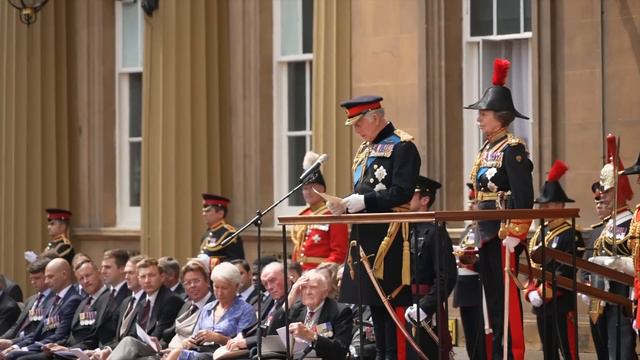 King and Princess Anne Present New Sovereign Standard смотреть онлайн