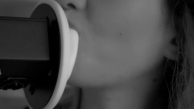 ASMR * B&W CLOSE EAR LICKING * NO TALKING * 100% OF TINGLES AND RELAXATION смотреть онлайн