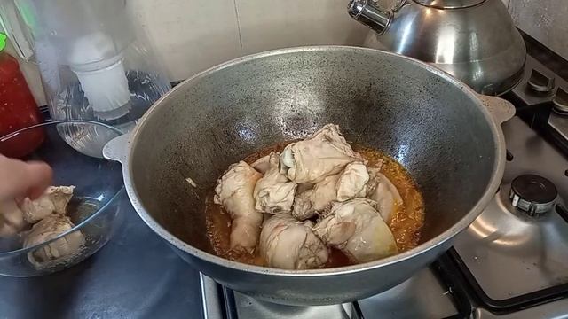 КУРИЦА И КАРТОФЕЛЬ В СОУСЕ......