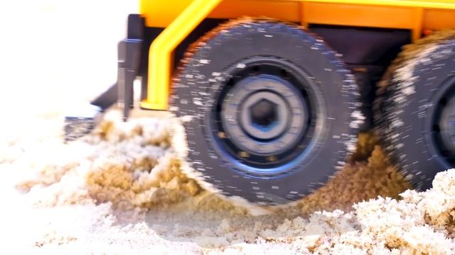 Ремонт машин у Саши: бензовоз поврежден! Видео про машинки для мальчиков Ой Сломалось смотреть онлайн