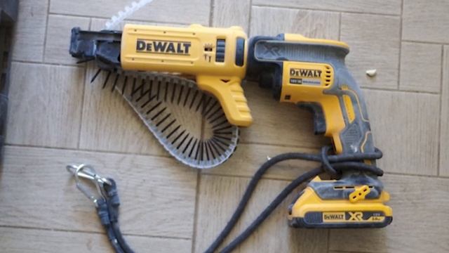 Аккумуляторный шуруповерт DeWALT DCF620D2K смотреть онлайн