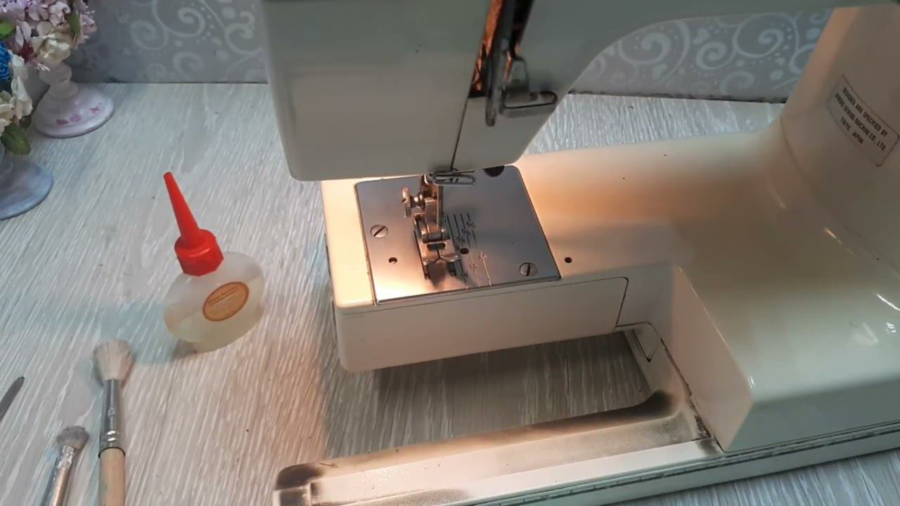 Мойка, чистка, смазка и регулирование натяжения нити - на старой швейной машинке! смотреть онлайн