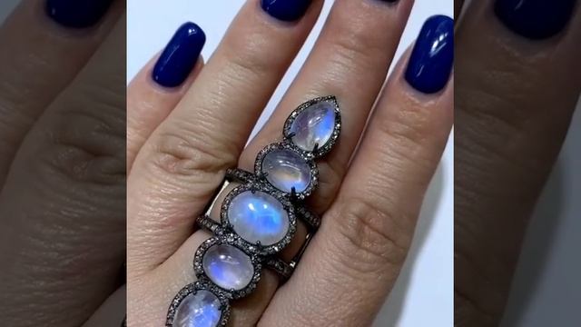 МЕГАКРУПНОЕ КОЛЬЦО С ЛУННЫМ КАМНЕМ 14,58 карат,И БРИЛЛИАНТАМИ 1,44 карат. Размер 17,площадка 55/20м смотреть онлайн