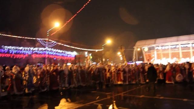 Парад Дедов Морозов 2014 в Энгельсе смотреть онлайн