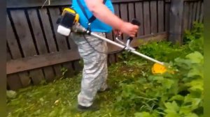 Косим триммером траву!✌??