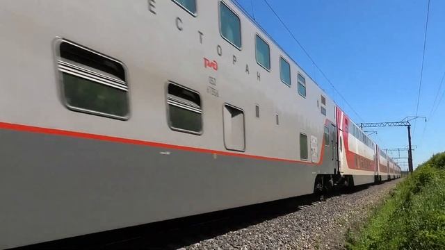 ЭП20-026 с фирменным поездом 