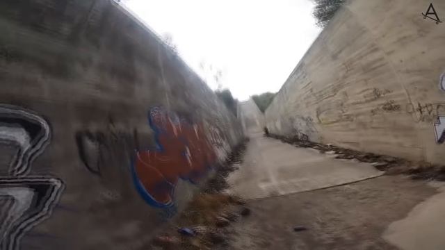 BMX против MTB - БЕЗУМНЫЙ СПУСК!! (INSANE BMX VS MTB HILLBOMB RACE!)