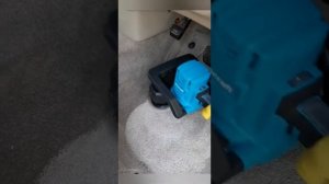 Чистка ковролина в автомобиле