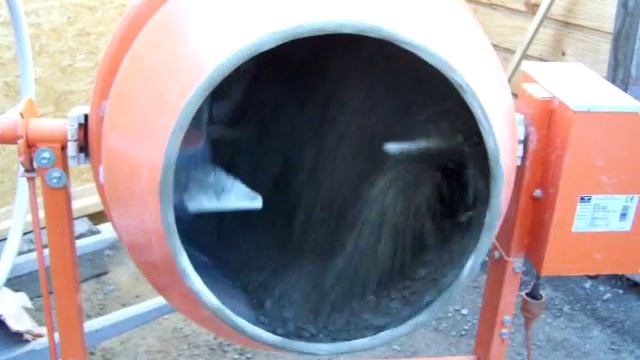 Premiers tours de bétonnière смотреть онлайн