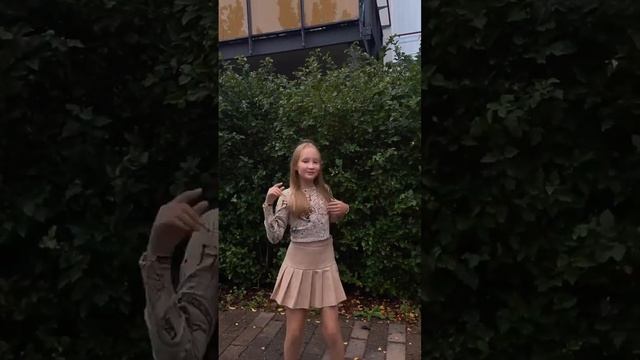 Мне вам больше танцев выкладывать или что-то другое #подпишись #марианна #likee #subscribe #танцы смотреть онлайн