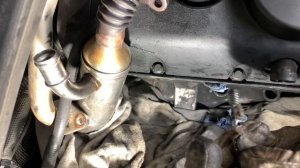 КАК ВЫКРУТИТЬ СЛОМАННУЮ ШПИЛЬКУ ИЗ ГБЦ НЕ СНИМАЯ  ЕЁ