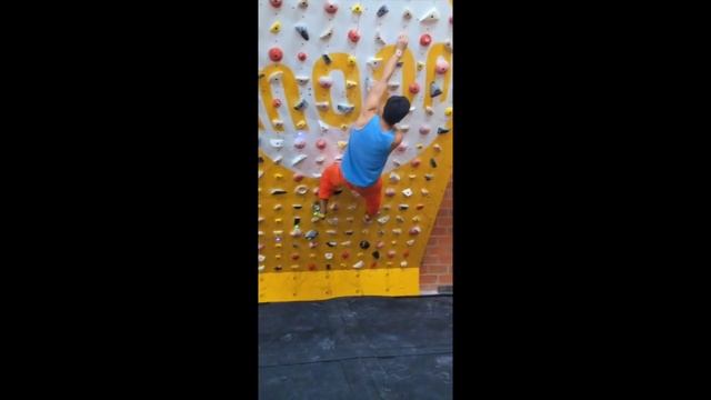 Don't touch me I'm famous 7A V6 Moonboard Benchmark смотреть онлайн