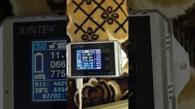 Работа 12 вольтовой СЕС при 1,2-1,0 кВт нагрузке,приетом работает подмес от гост-сети. смотреть онлайн