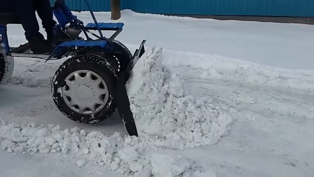чистим снег минитрактором с отвалом из мотоблока нева смотреть онлайн