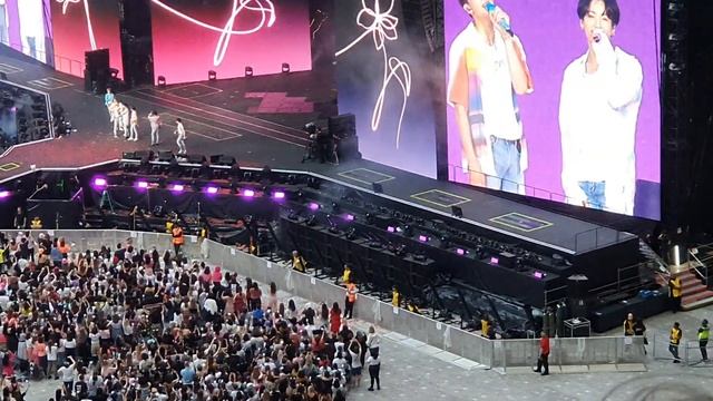 BTS trying to speak with British accents and phrases @ WEMBLEY STADIUM London Concert 1st June 2019 смотреть онлайн