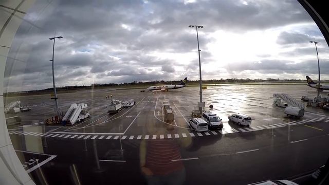 Последние минуты в Брюсселе, аэропорт Charleroi и самолет фирмы RyanAir смотреть онлайн