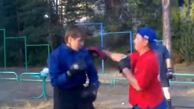 Отработка ударов на лапах