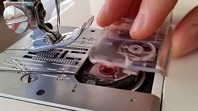 Threading a bobbin on a Janome Sewing Machine смотреть онлайн