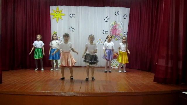 Танец "Сегодня праздник у девчат" смотреть онлайн