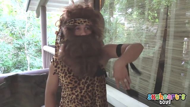 JAGUAR chasing a CAVEMAN | Skyheart and Daddy found wild animal cheetah leopard toys kids смотреть онлайн