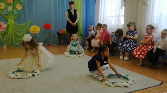 Диана читает стихотворение на 8 марта смотреть онлайн