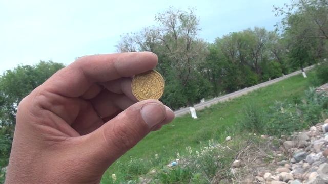 В камнях очень много меди и золота смотреть онлайн