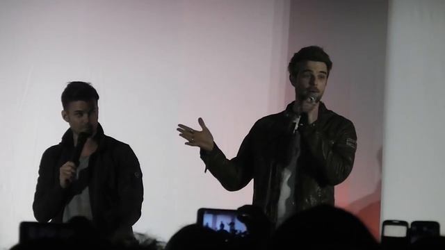 Daniel Gillies and Nathaniel Buzolic (Bloody Night Con 2016 Barcelona) смотреть онлайн