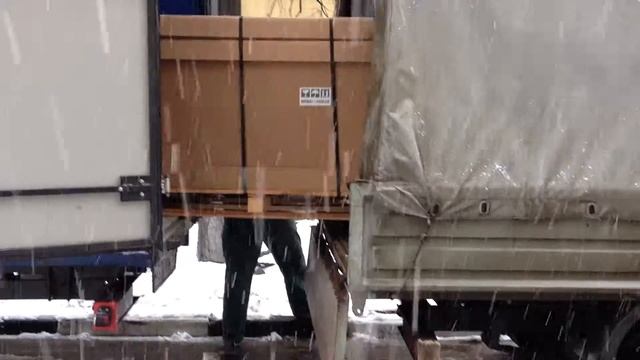 Погрузка принтера Mimaki CJV30-160 смотреть онлайн