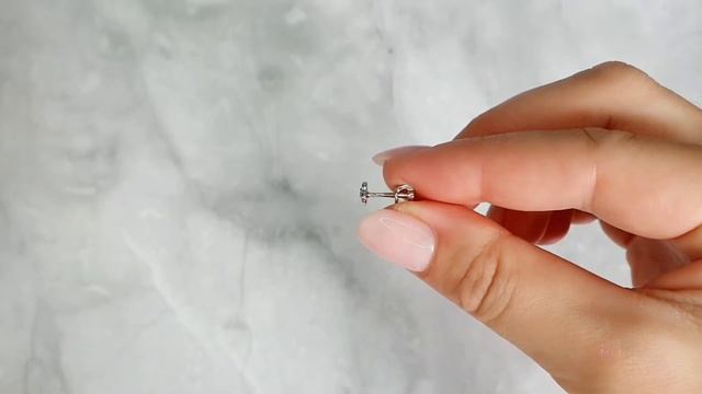 Серьги-пусеты с в.бриллиантами 0.090 ct смотреть онлайн