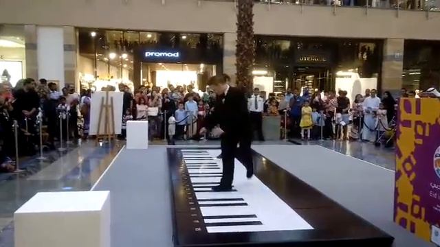 "Unique Performance: Playing Jingle Bells on Giant Foot Piano" смотреть онлайн
