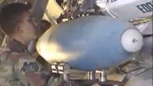 X-32 JSF weapons bay tests смотреть онлайн