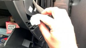 Nissan Qashqai J11: the easiest way to change the glovebox light to LED !