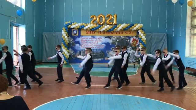 26.05.2021. Выпускной в начальной школе. Танец мальчиков «Daddy» смотреть онлайн