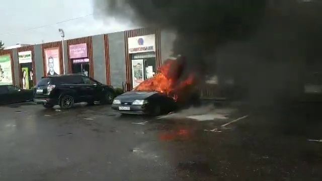 Горит автомобиль вКалининграде смотреть онлайн